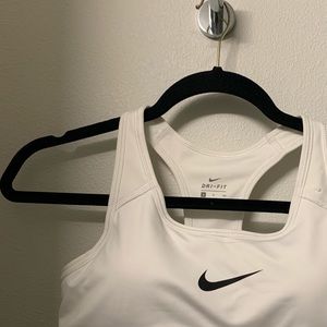 Nike dri-fit high impact NWOT
